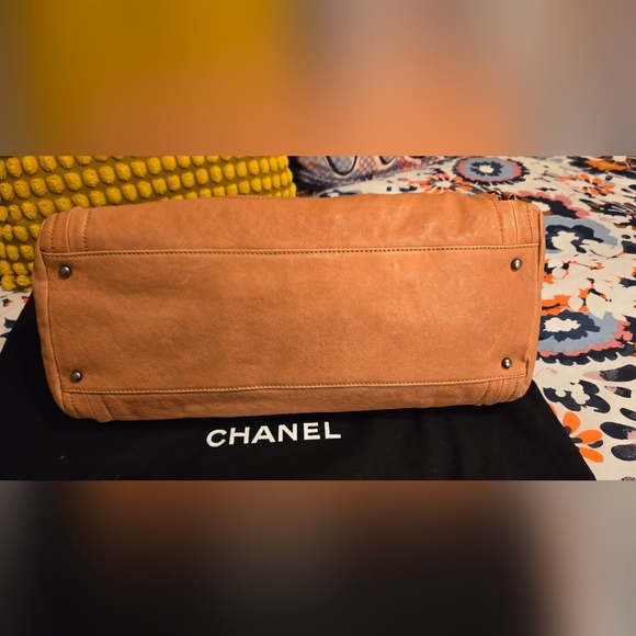 Beautiful Gently used Chanel bag with Chain detailed Straps! - Picture 7 of 16